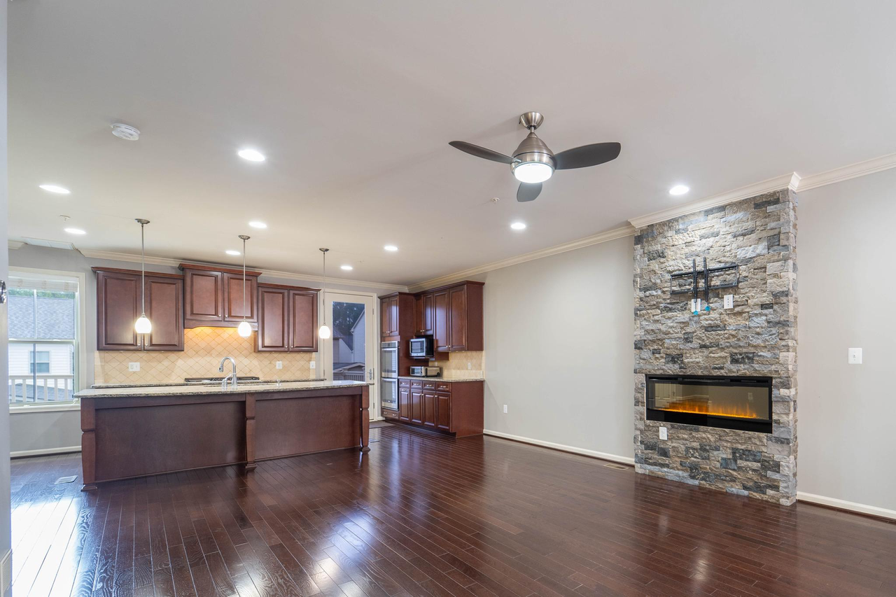13236 Tivoli Lake Blvd - Photo 2 of 27