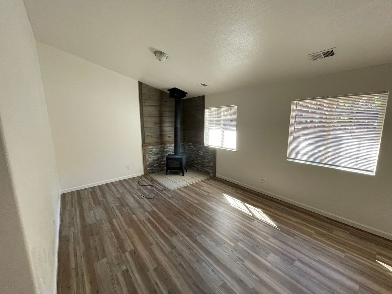 14772 Holmwood Dr - Photo 5 of 23