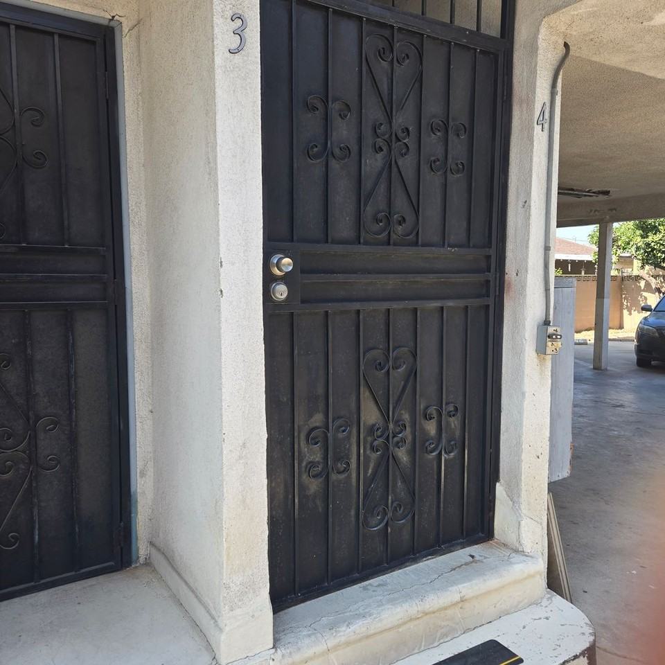 2507 Obama Blvd - Photo 2 of 21