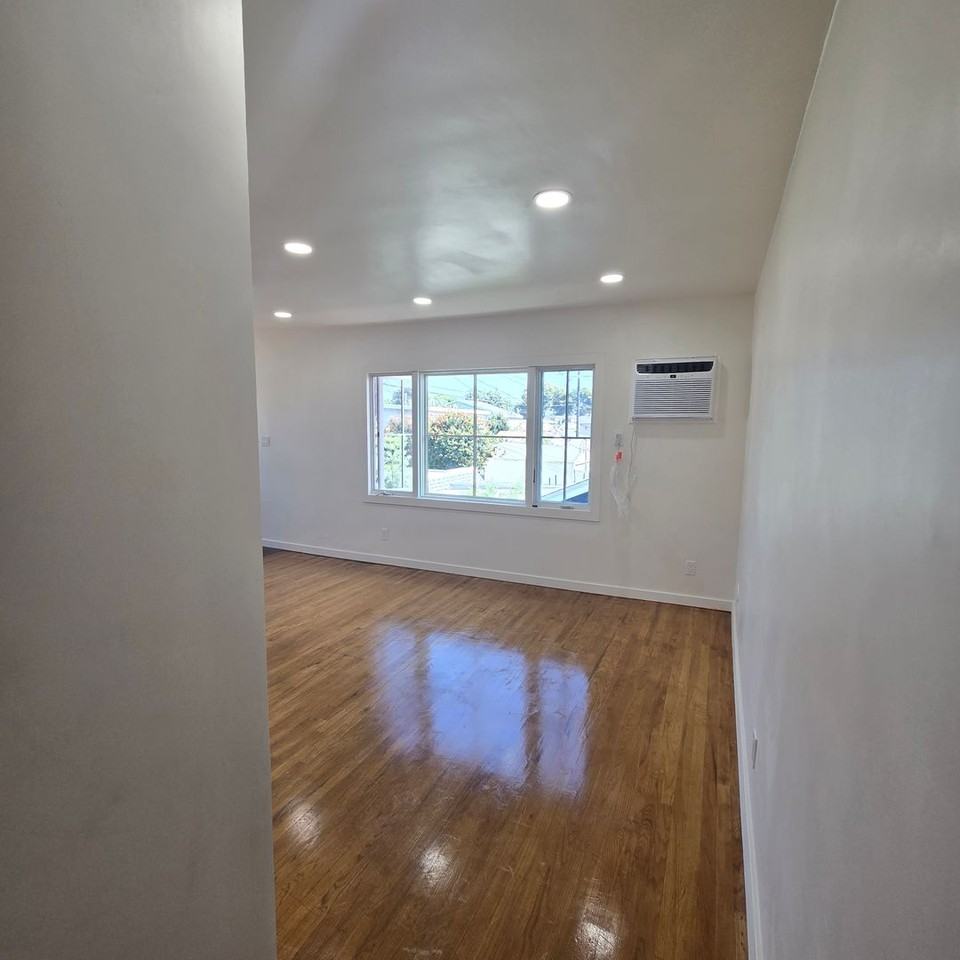 2507 Obama Blvd - Photo 3 of 21