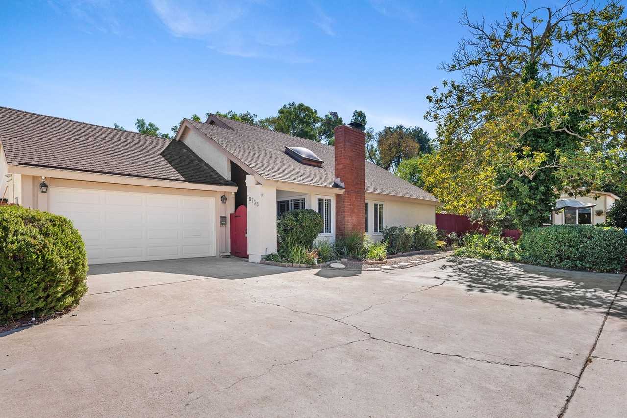 10735 Montego Dr - Photo 2 of 48