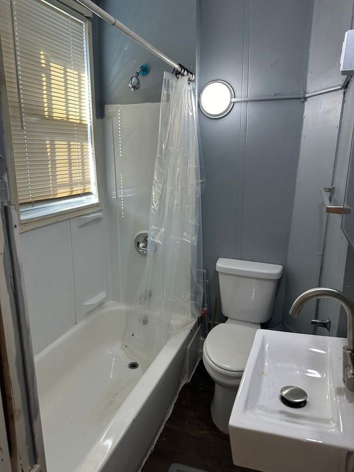 1808 Aiken St - Photo 2 of 9