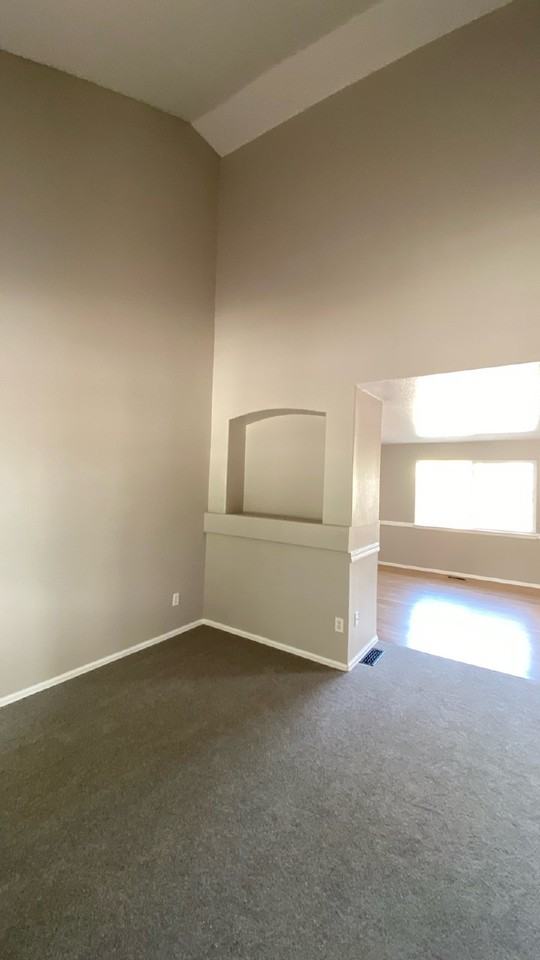 5710 Vermillion Bluffs Dr - Photo 3 of 28