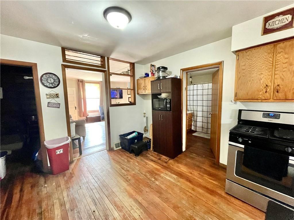 528 Germania St - Photo 6 of 15