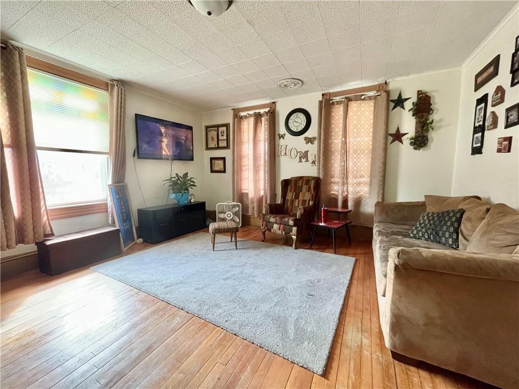 528 Germania St - Photo 4 of 15