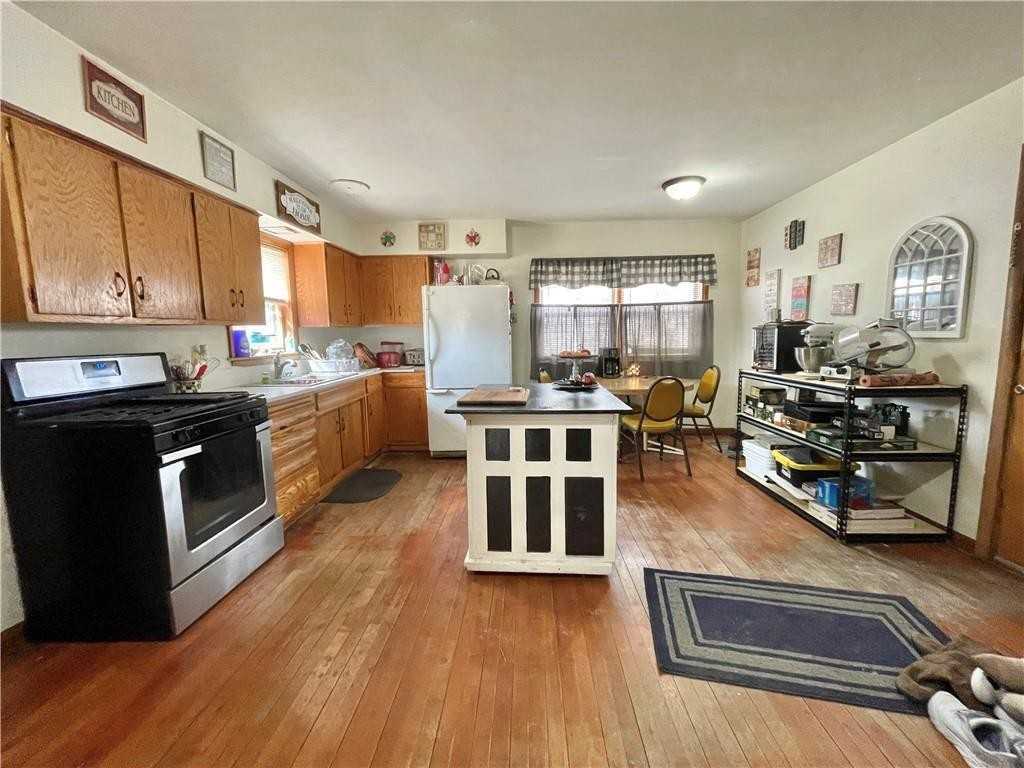 528 Germania St - Photo 5 of 15