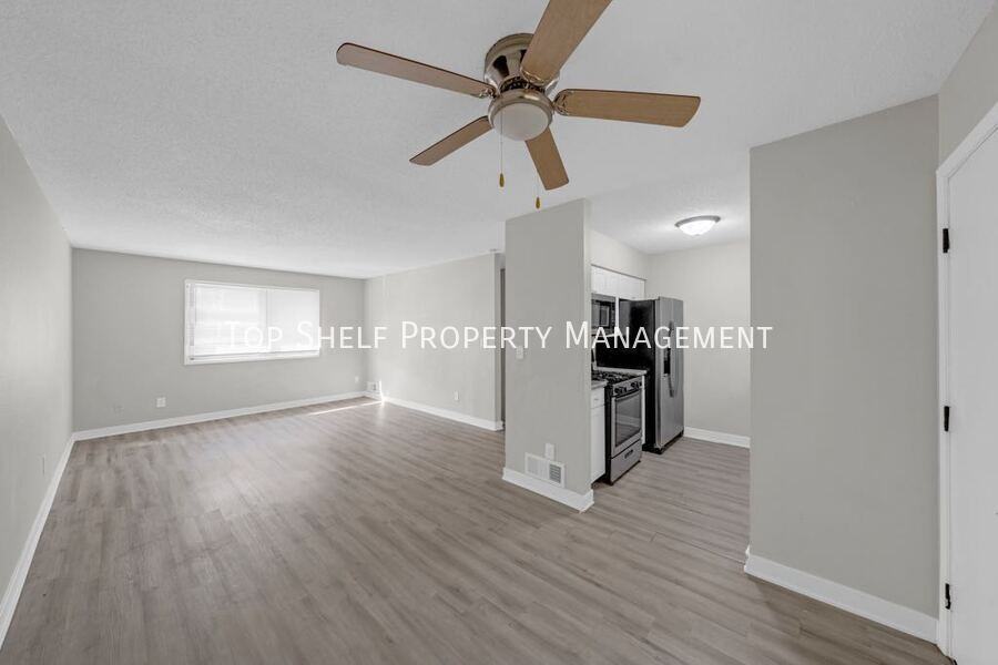 1237 E 35th Ct - Photo 3 of 13