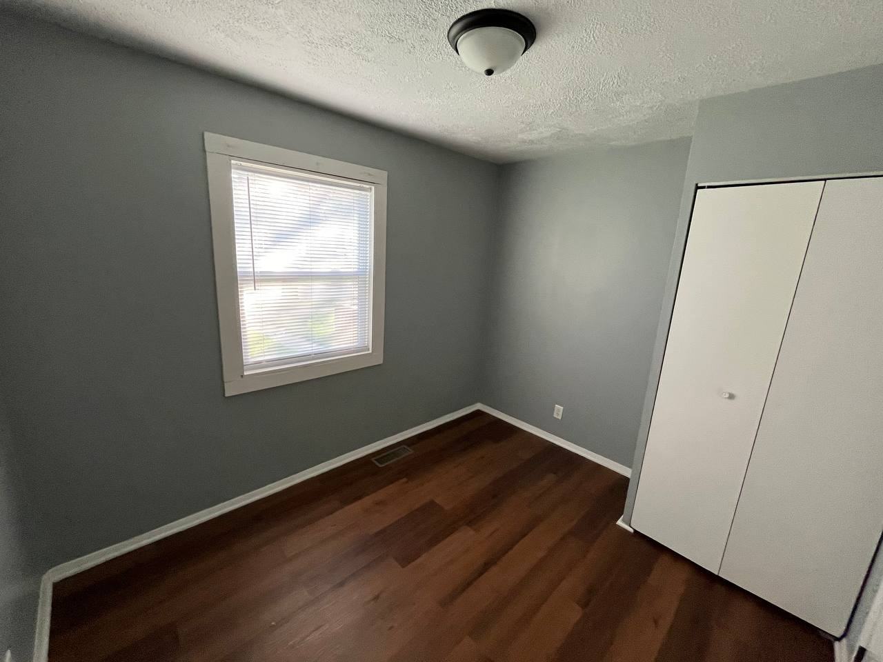 22146 Yates Ave - Photo 3 of 21