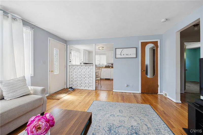 107 Lee St - Photo 3 of 14