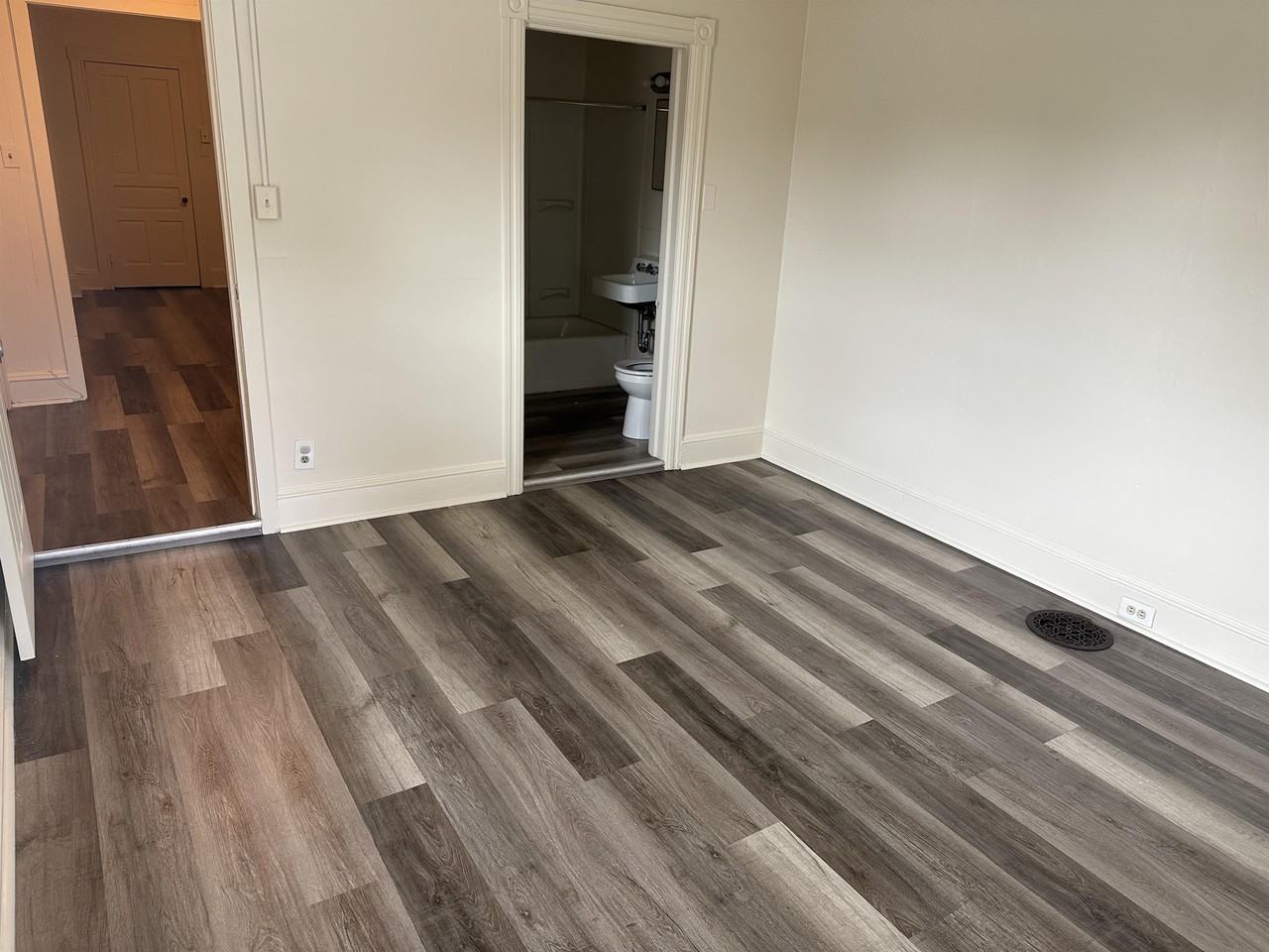 539-541 E Chestnut Street - Photo 2 of 5