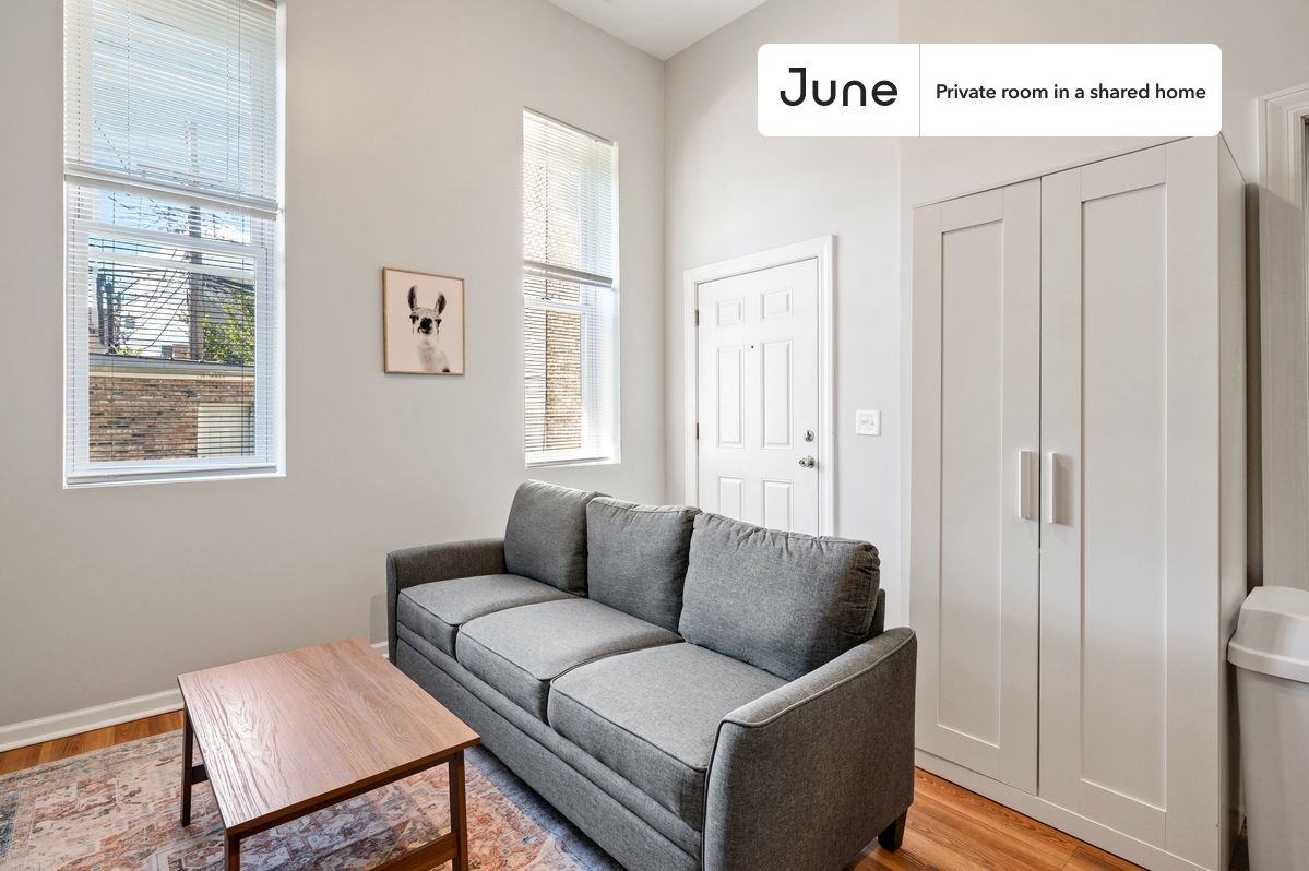 1812 S Throop St #D - Photo 6 of 12