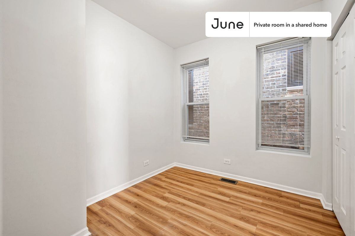 1812 S Throop St #B - Photo 2 of 12