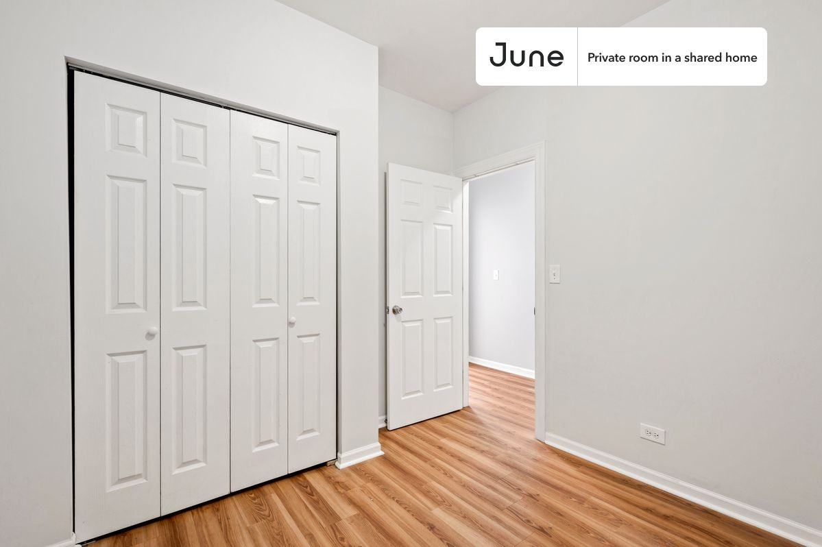 1812 S Throop St #B - Photo 4 of 12