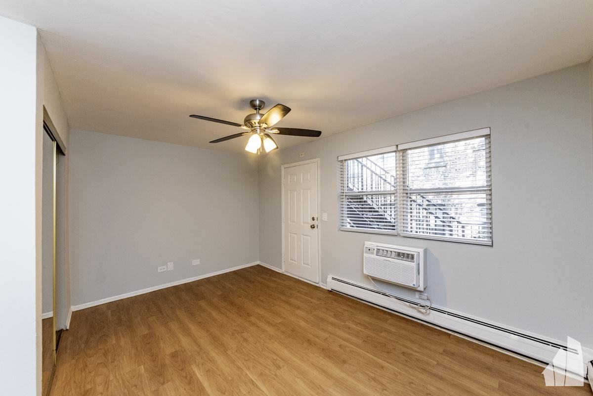 4610 N Dover St - Photo 2 of 5