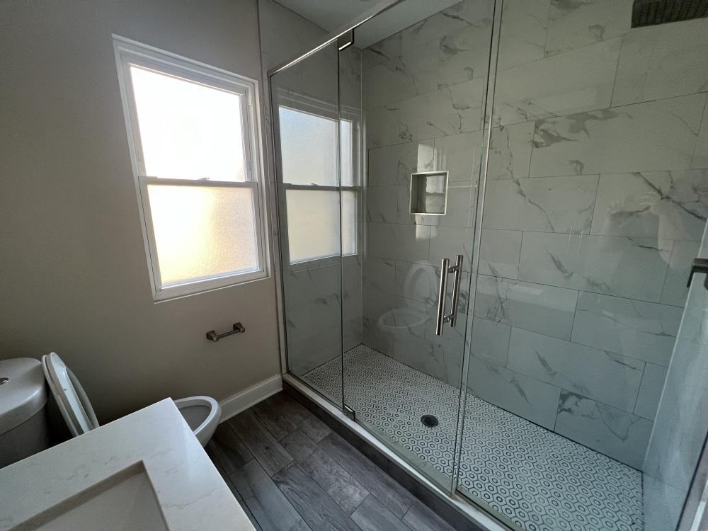 1434 W Farragut Ave - Photo 6 of 9