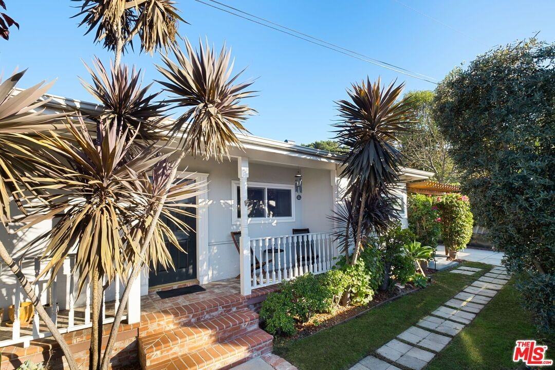 1525 El Paso Dr - Photo 3 of 24