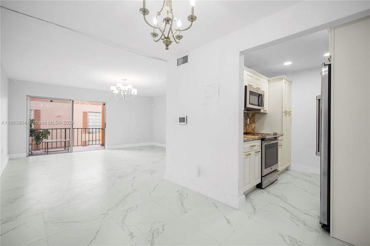 7105 Miami Lakes Dr - Photo 3 of 8