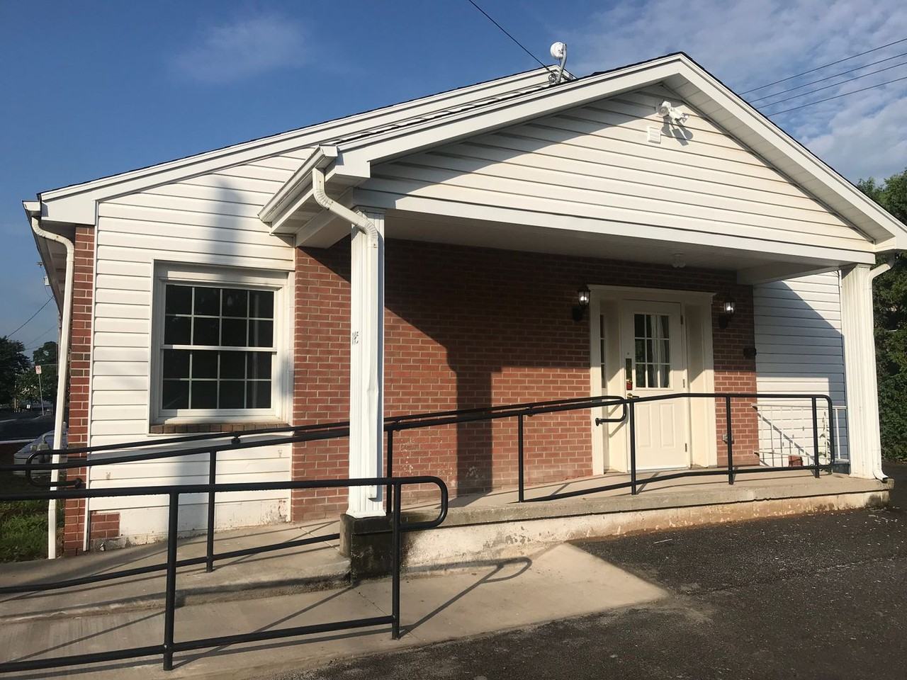 145 N Gill St - Photo 3 of 10