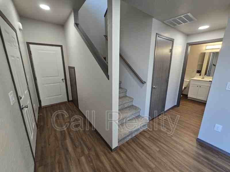 308 S Clinton Rd - Photo 2 of 18