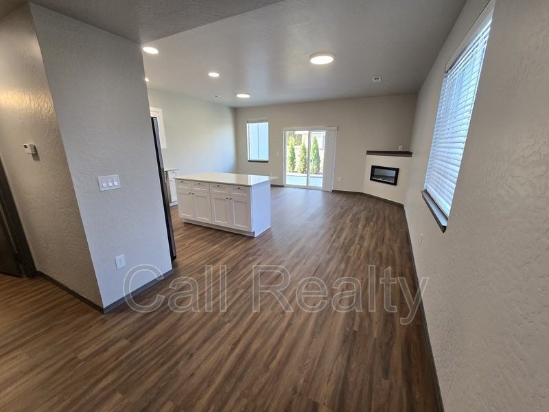 308 S Clinton Rd - Photo 3 of 18