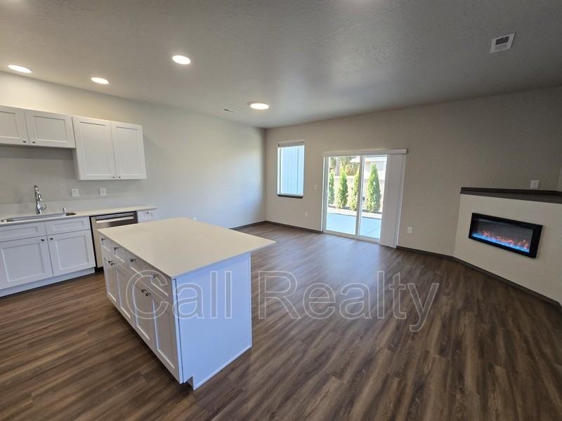308 S Clinton Rd - Photo 4 of 18