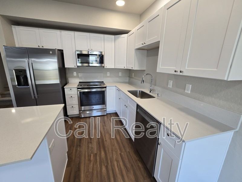 308 S Clinton Rd - Photo 7 of 18