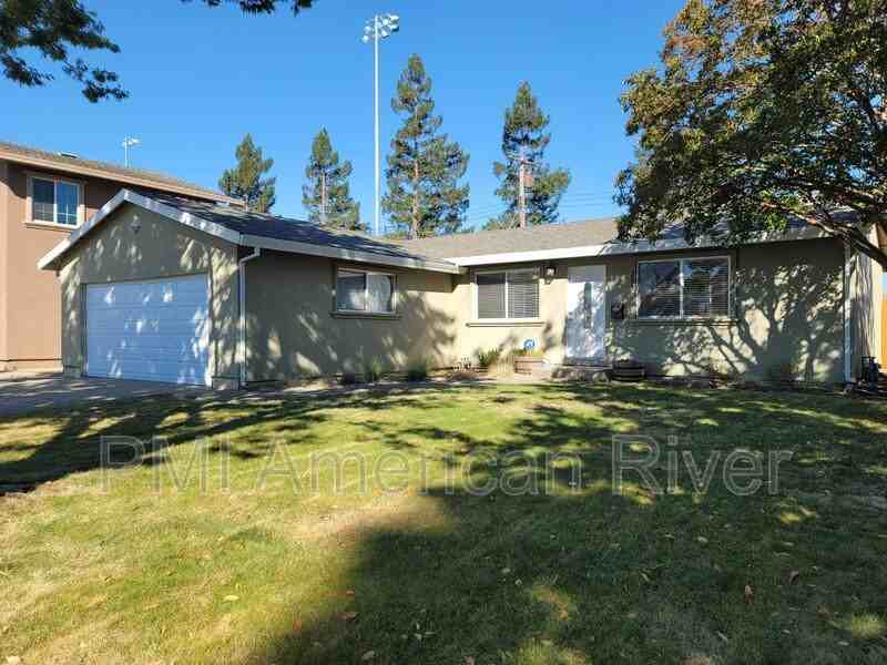 2621 Cadjew Ave - Photo 2 of 15