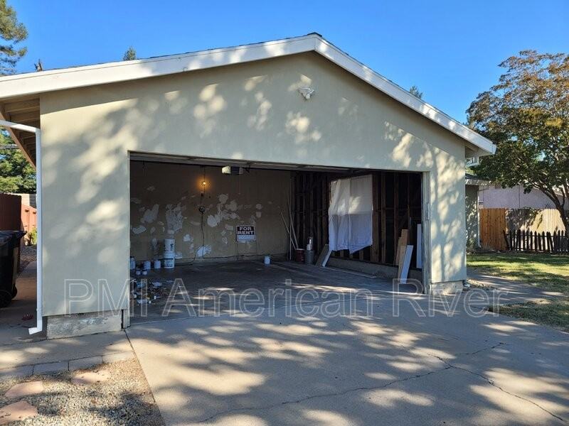 2621 Cadjew Ave - Photo 3 of 15