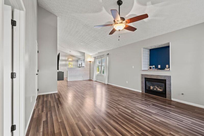 1522 Sargas St - Photo 4 of 25