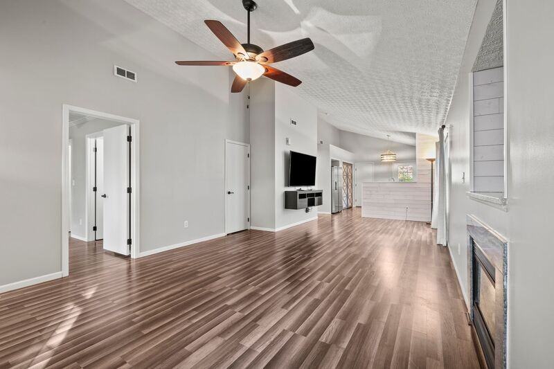 1522 Sargas St - Photo 5 of 25