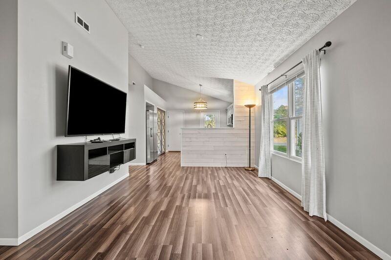 1522 Sargas St - Photo 7 of 25