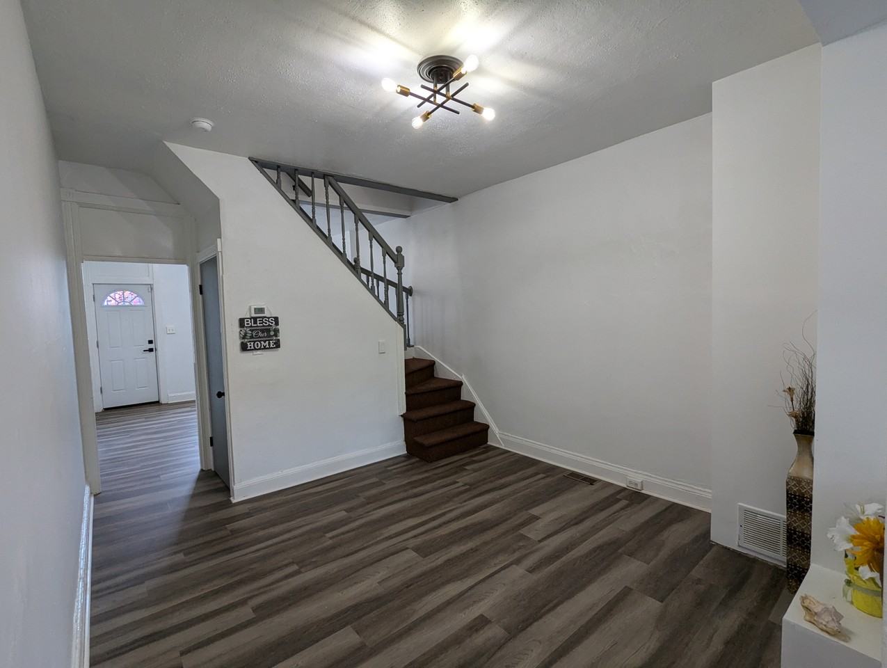 2621 Sloatfield Ave - Photo 2 of 12