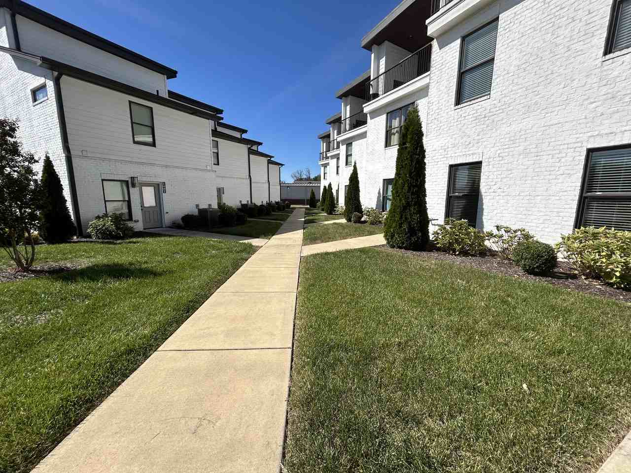 1001 Dansby Dr - Photo 3 of 30