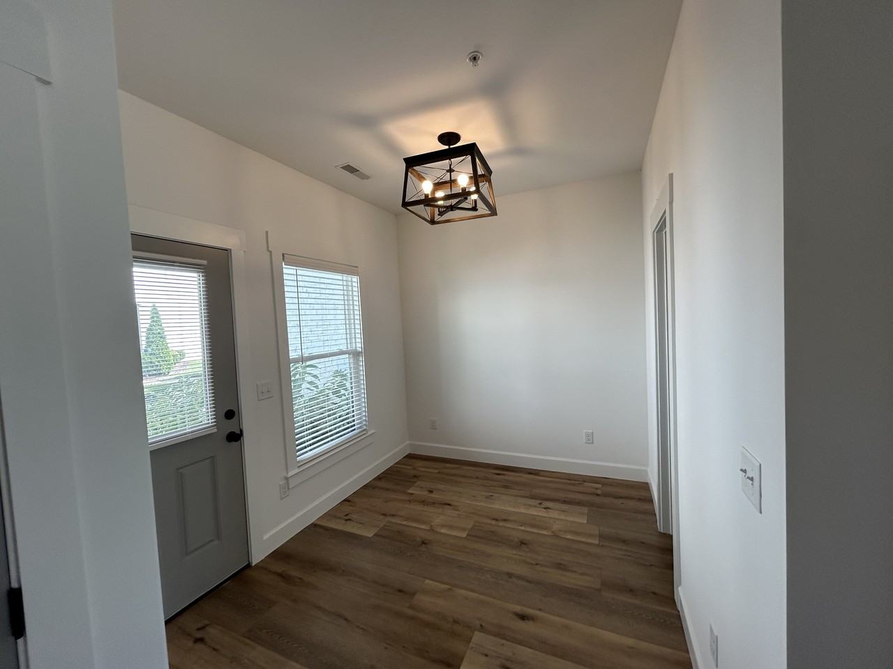1008 Dansby Dr - Photo 3 of 27