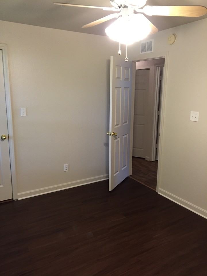 6898 Boston Dr - Photo 3 of 8