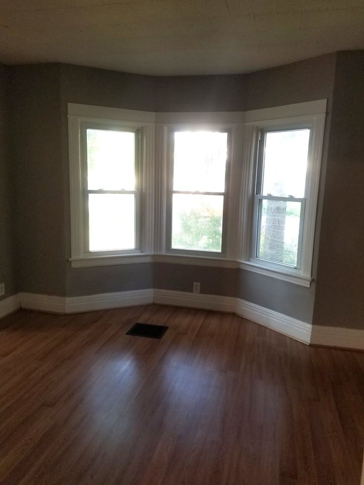 102 Enterprise St - Photo 2 of 11