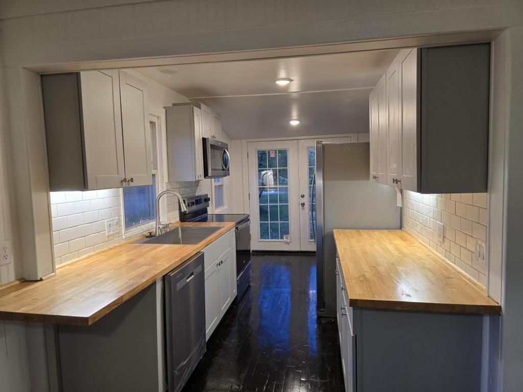 226 North Maple Street - Photo 2 of 11