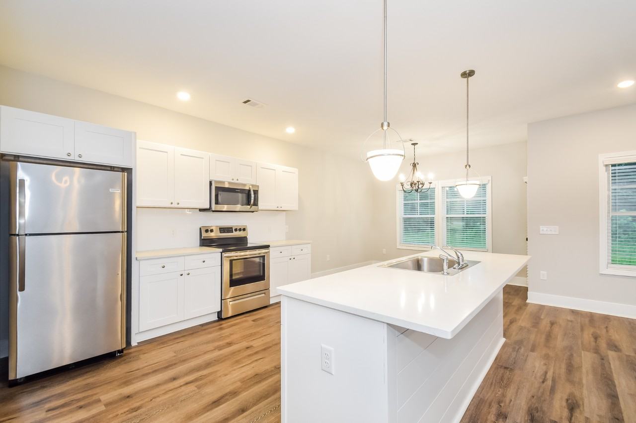 77 Laura Ct - Photo 5 of 26