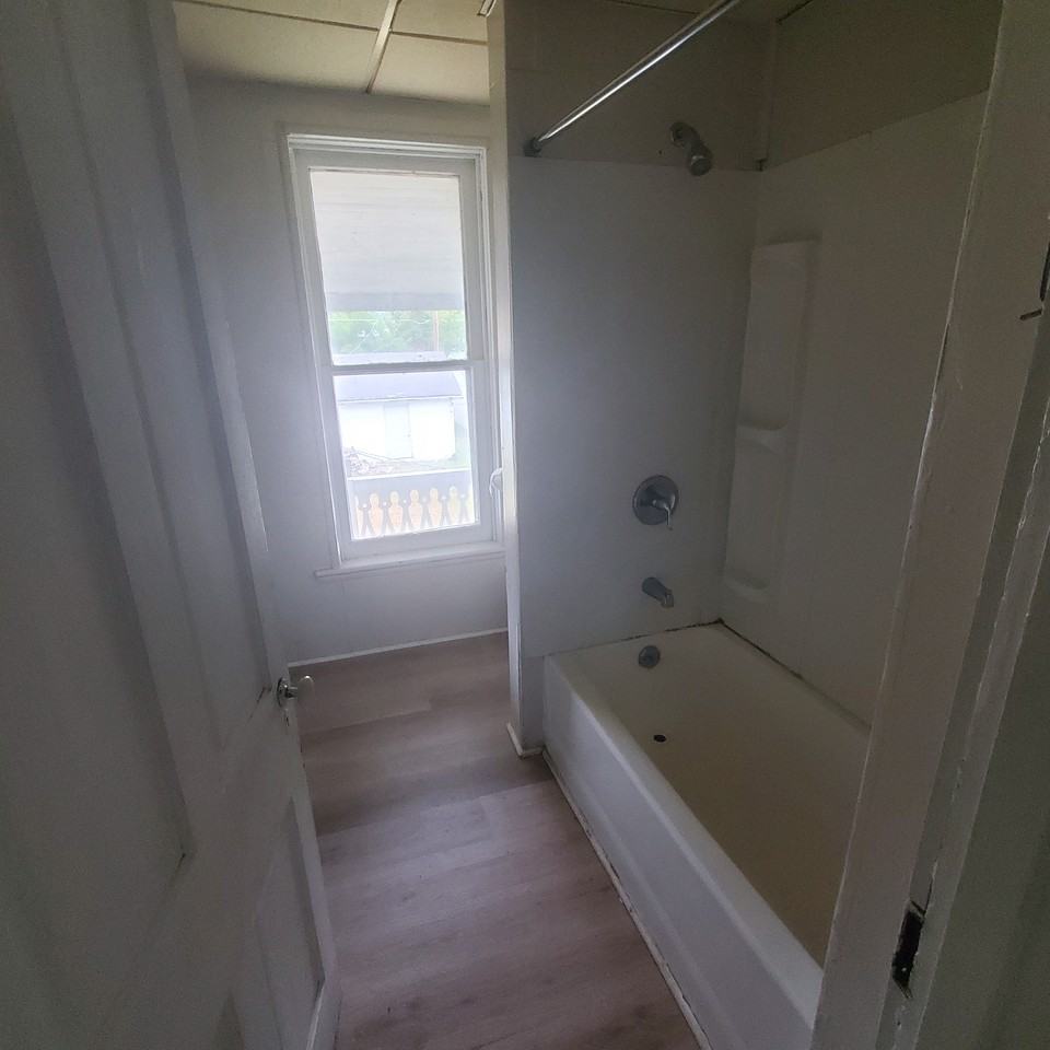 115 Center St - Photo 2 of 11