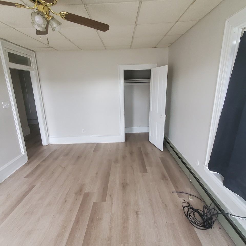 115 Center St - Photo 6 of 11