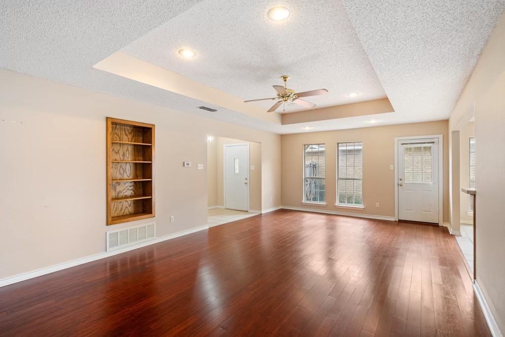 1753 Red Oak Cir #1753REDOAK - Photo 2 of 9