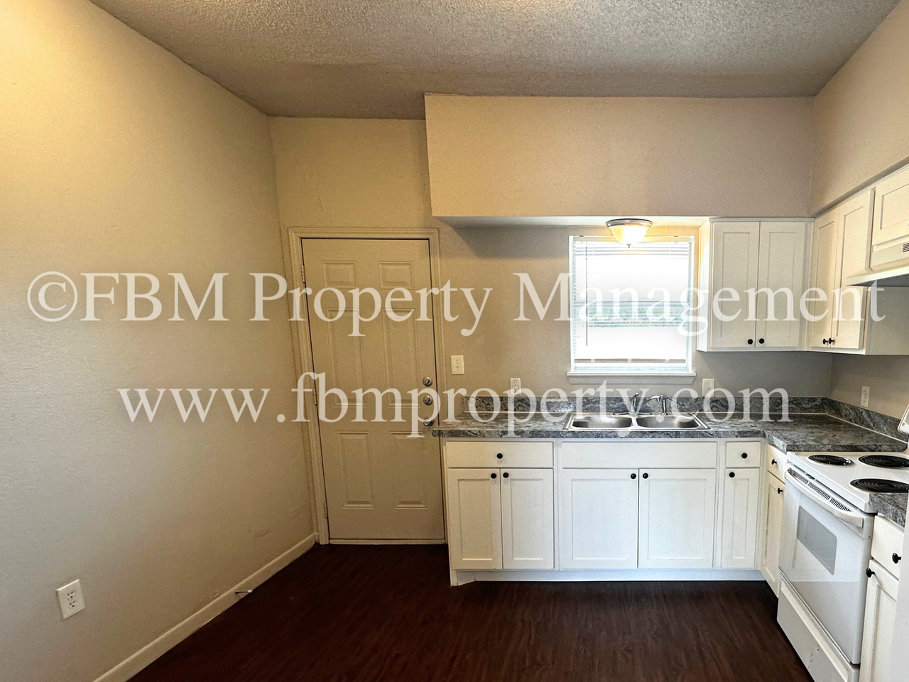 825 Tehuacana Dr #502 - Photo 5 of 13