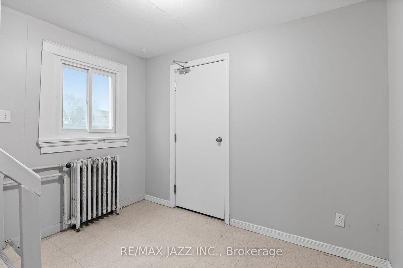 137 Rosehill Boulevard - Photo 2 of 13