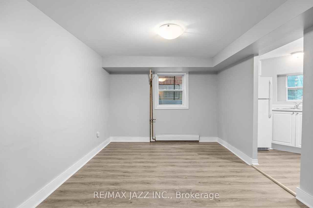 137 Rosehill Boulevard - Photo 3 of 13