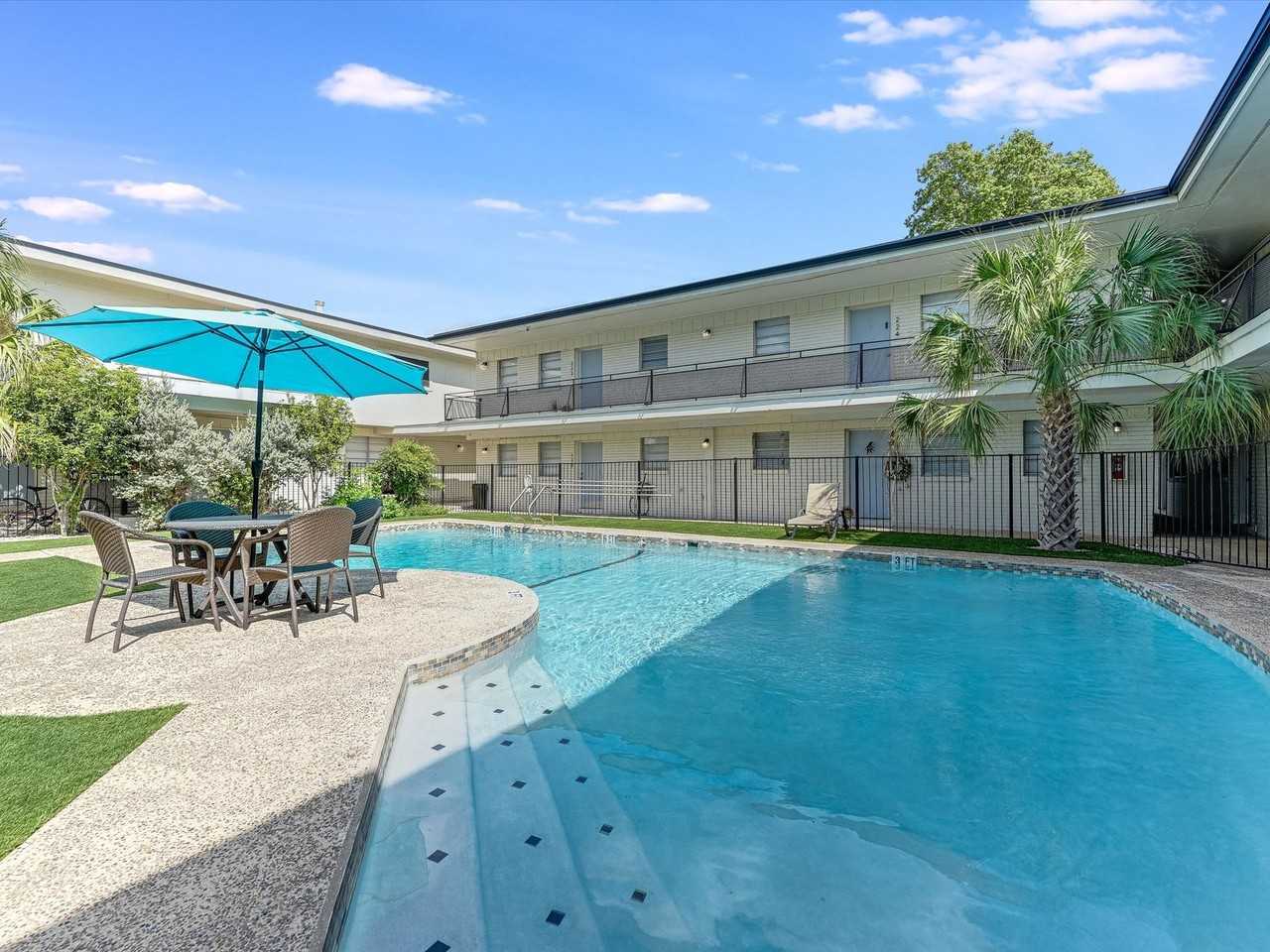 The Westfort at Broadway - Photo 2 of 40