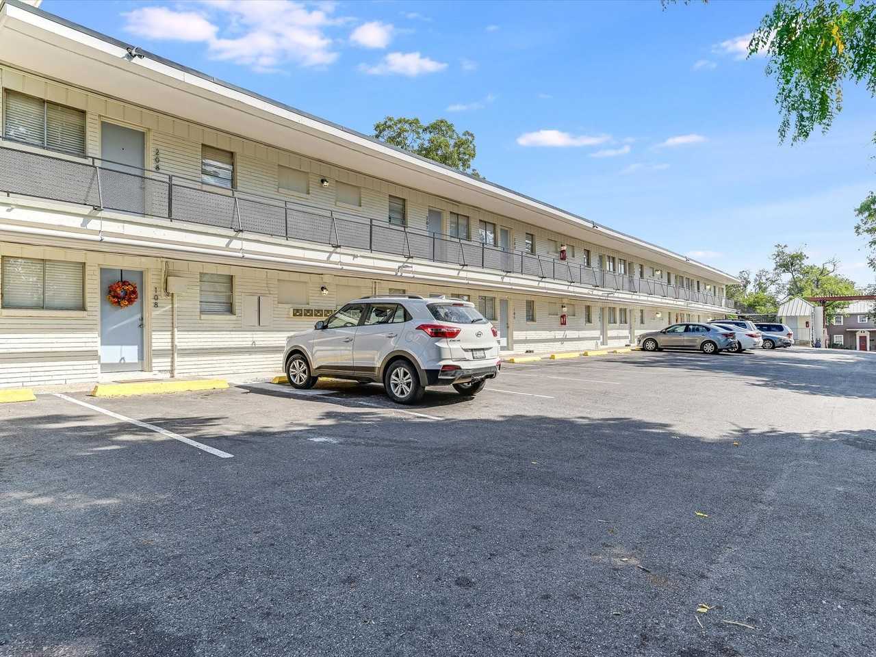 The Westfort at Broadway - Photo 5 of 40