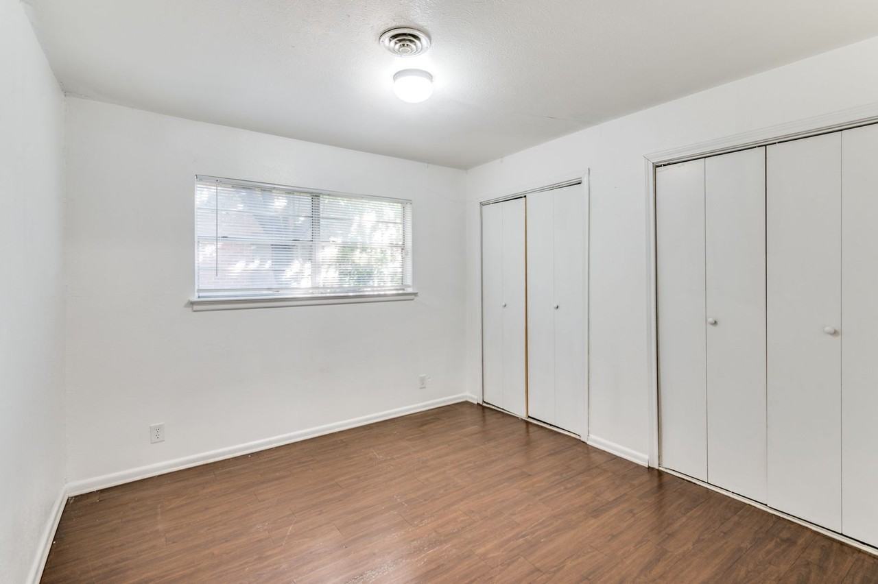 2101 Bradford Dr - Photo 4 of 21