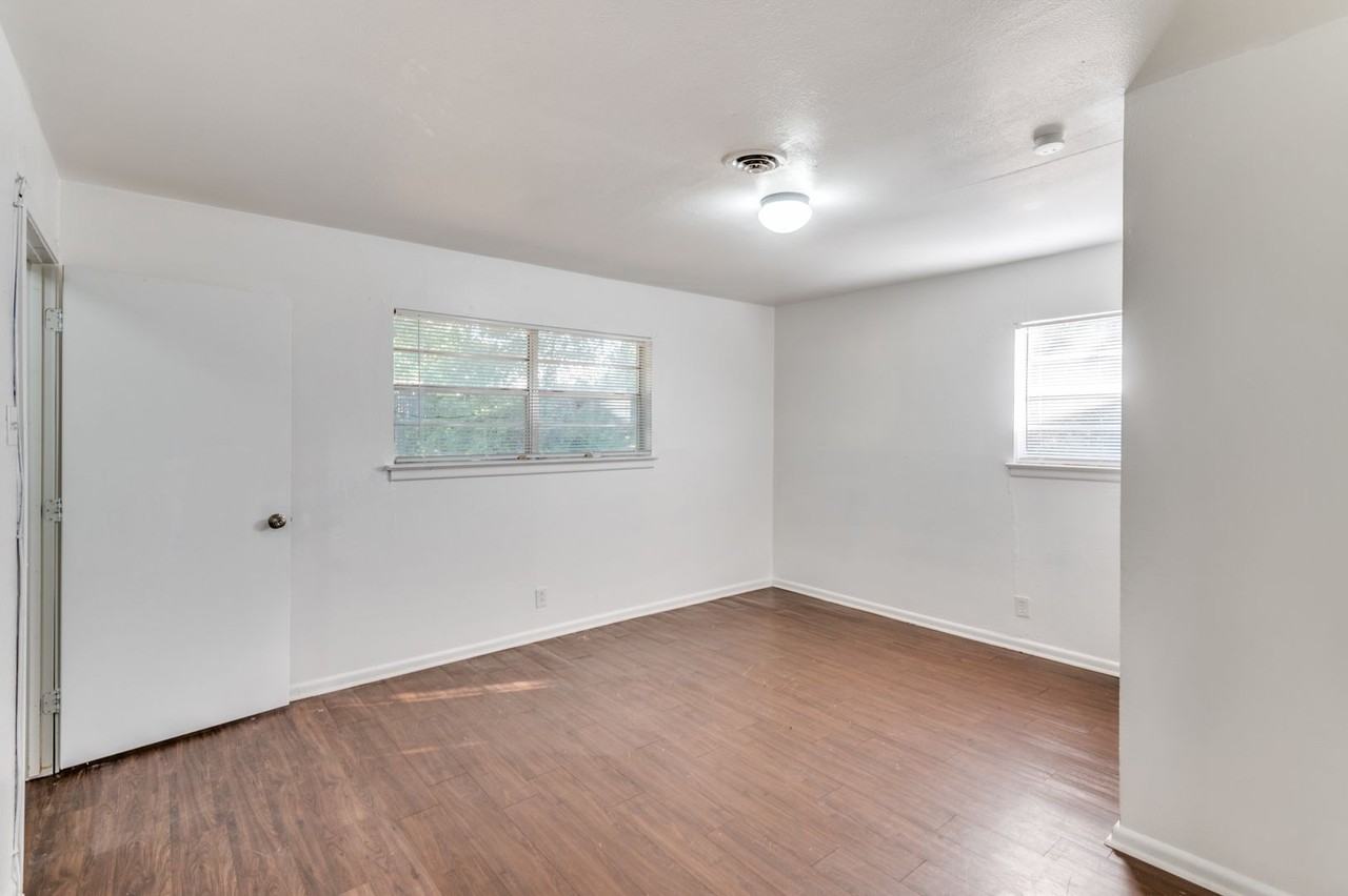 2101 Bradford Dr - Photo 6 of 21