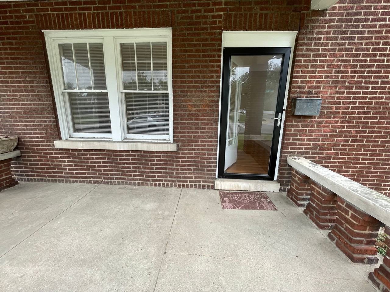 1100 Tates Creek - Photo 2 of 30