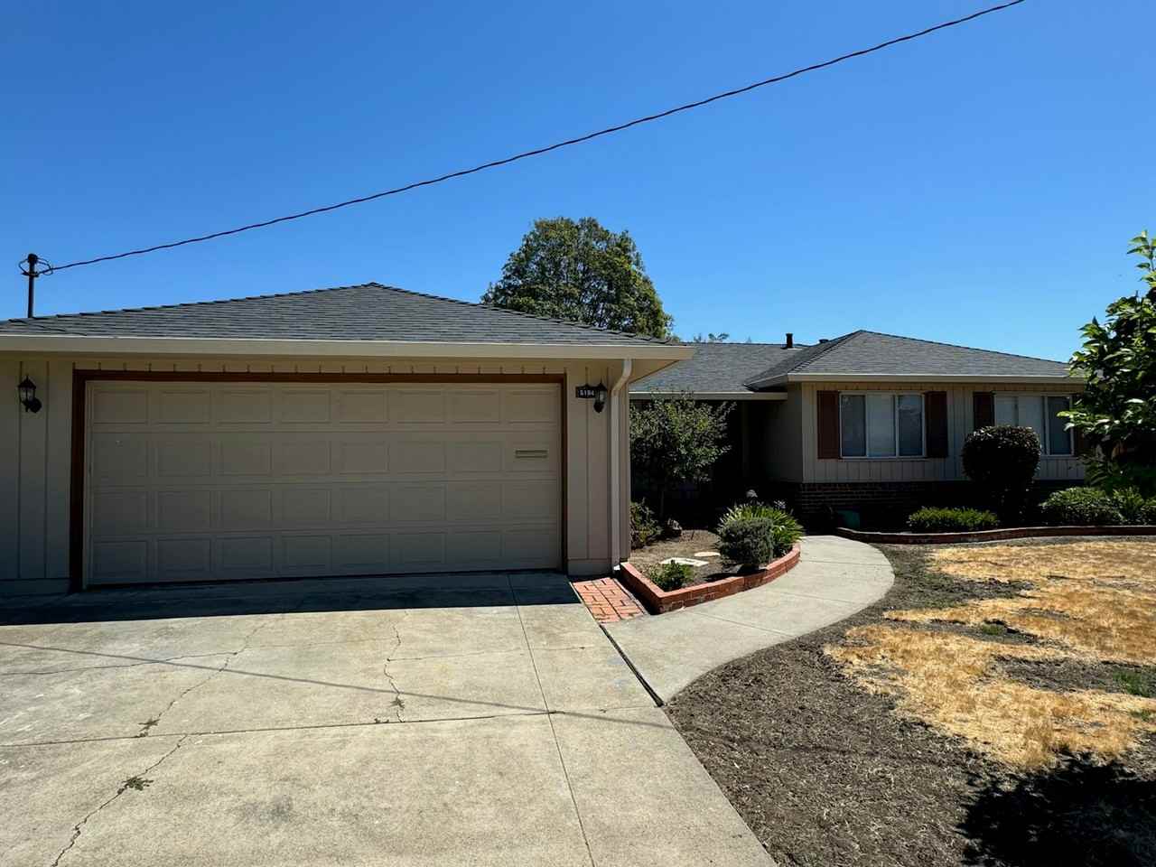 5194 Keystone Dr - Photo 3 of 25